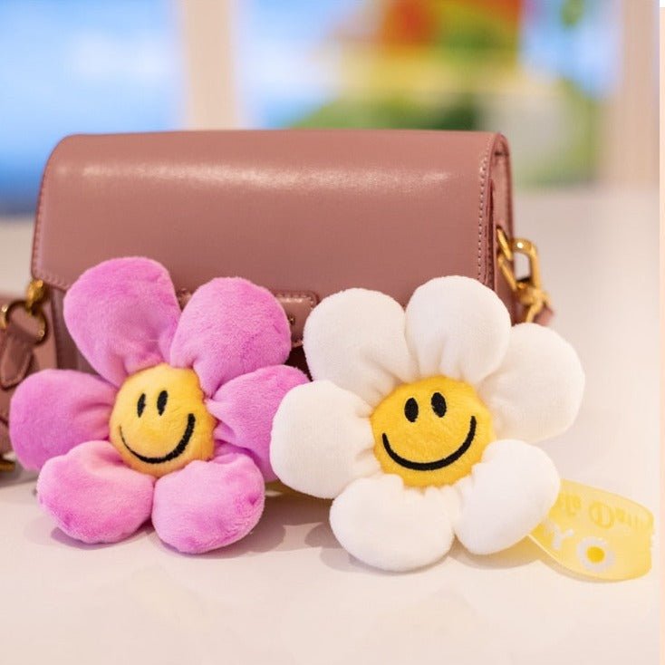 Kawaiimi - accessories - Jumbo Daisy Plush Flower Bag Charm - 4