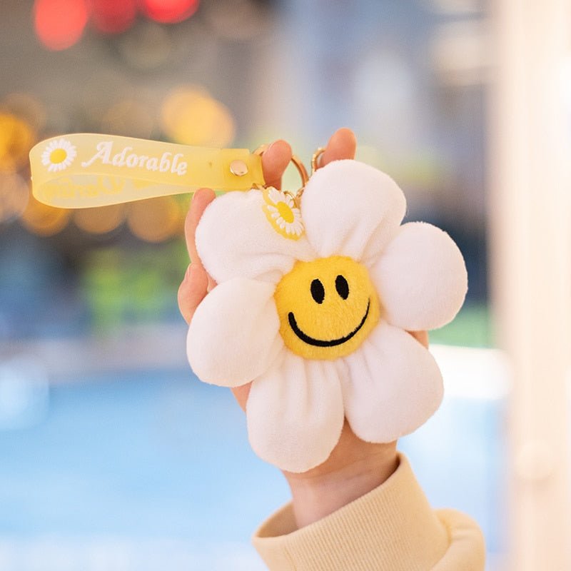 Kawaiimi - accessories - Jumbo Daisy Plush Flower Bag Charm - 1